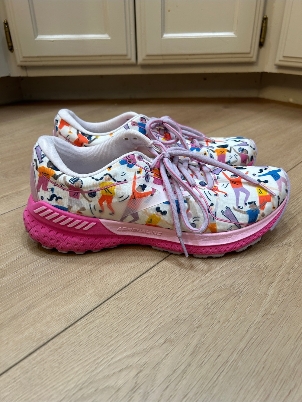Brooks Adrenaline GTS 21 Empower Her Running Shoes Size 8.5
